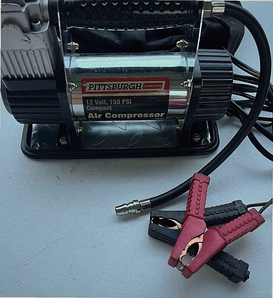Pittsburgh Automotive 12 V 150 PSI High Volume Air Compressor W/bag